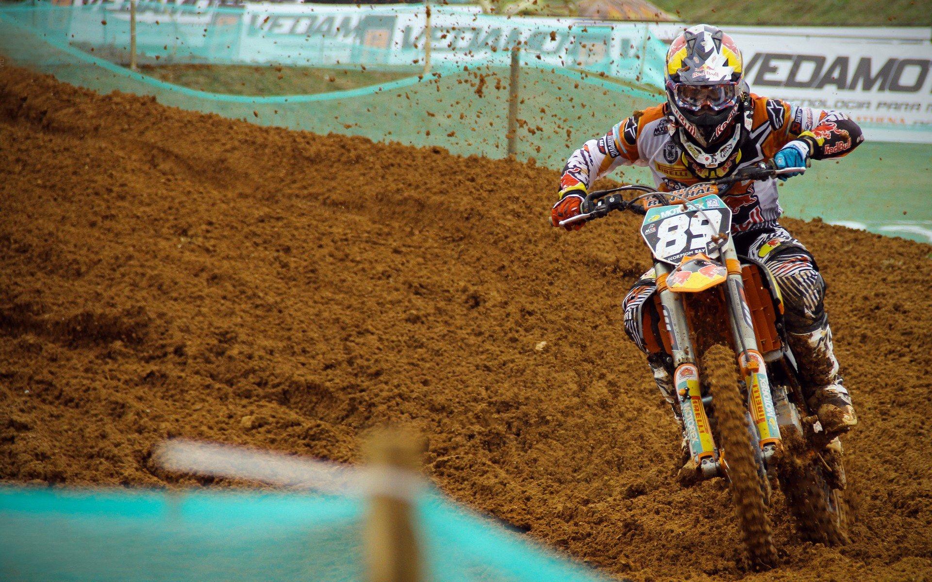 德甲联赛激战正酣,拜仁慕尼黑紧追榜首多特蒙德